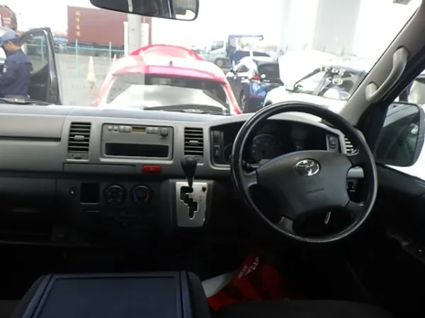 2011 Toyota Hiace Camroad - Image 6