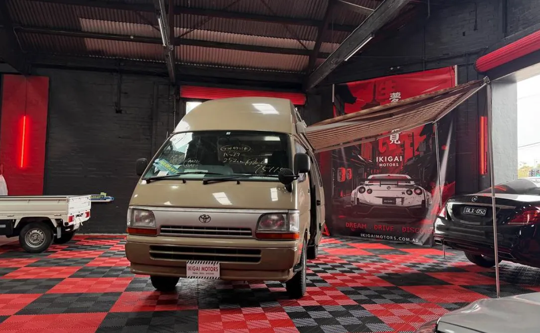 Toyota Hiace Super Custom