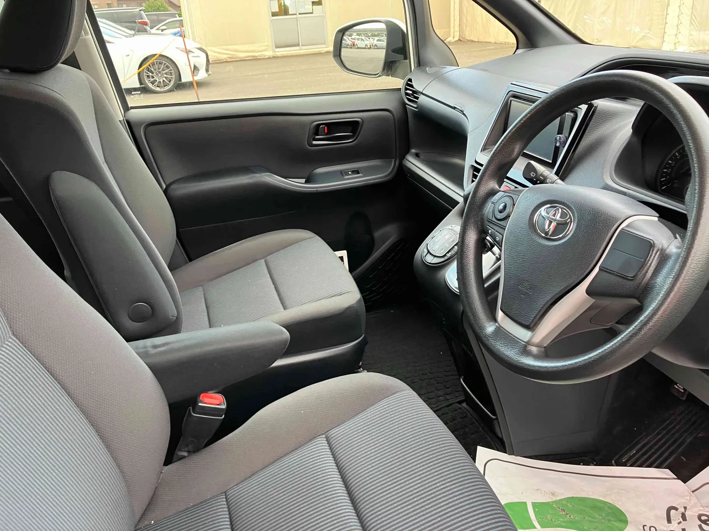 2014 Toyota Voxy Welcab - Image 9