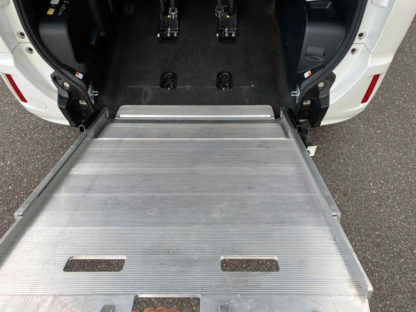 2014 Toyota Voxy Welcab - Image 15