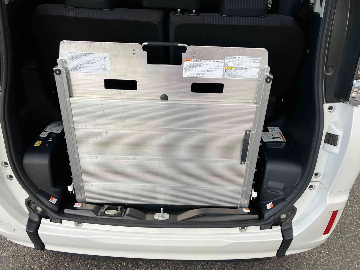 2014 Toyota Voxy Welcab - Image 16