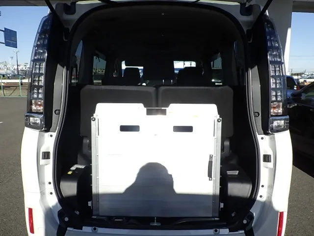 2014 Toyota Voxy Welcab - Image 3