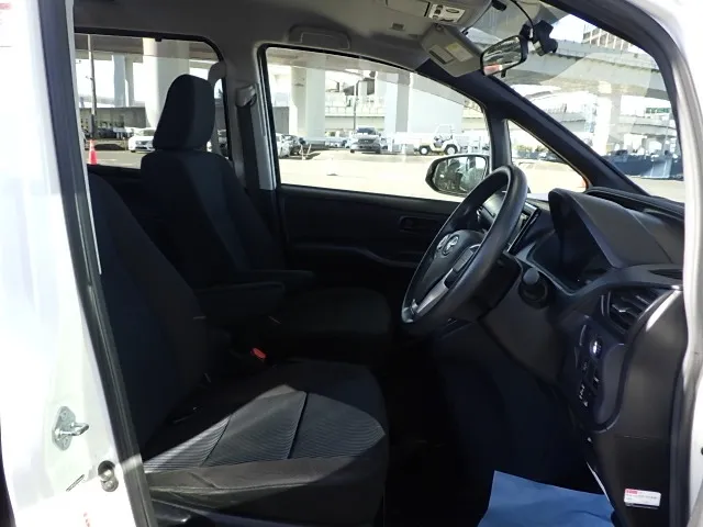 2014 Toyota Voxy Welcab - Image 4