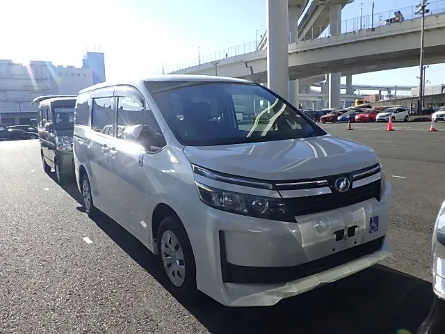 2014 Toyota Voxy Welcab - Image 9