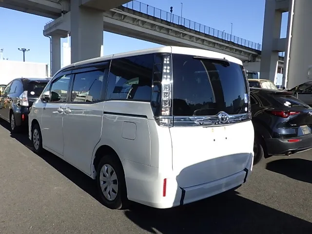 2014 Toyota Voxy Welcab - Image 10