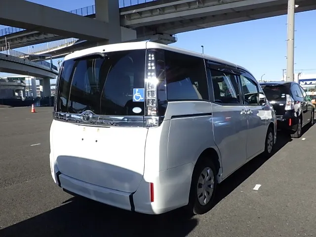2014 Toyota Voxy Welcab - Image 11