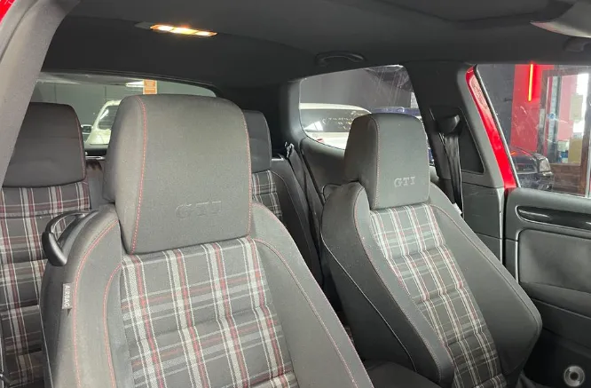 2010 Volkswagen Golf Gti - Image 12